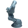 Напечатанный Морозный Тролль сбоку — 3D печать смолой, вид на опорную ногу и высокий каменный пьедестал.