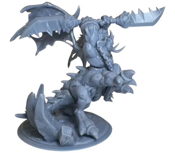 Напечатанный из смолы Питлорд (Warcraft) — 3D печать, вид сбоку, детализация меча и крыльев.